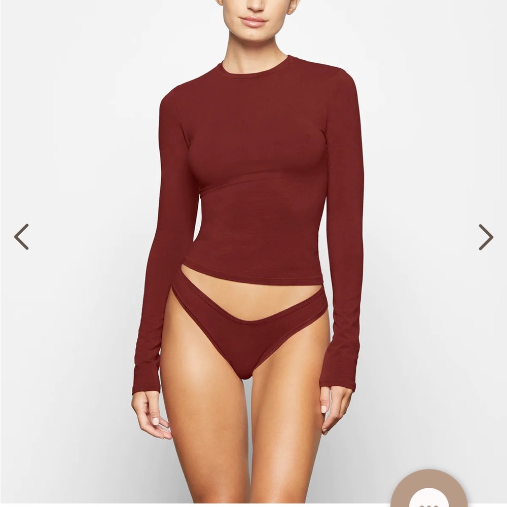 Skims long sleeve jersey T-shirt, color sangria